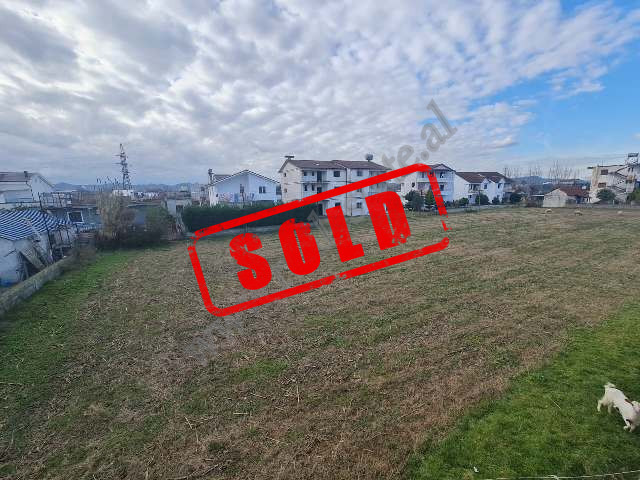 Land for sale on Fushe-Arrez street in Kamez.
It offers a surface area of 2,740 m2 and holds agricu